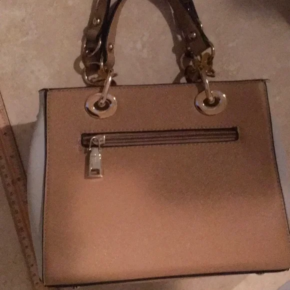 Cute Handbags with crossbody strap. - Picture 4 of 9